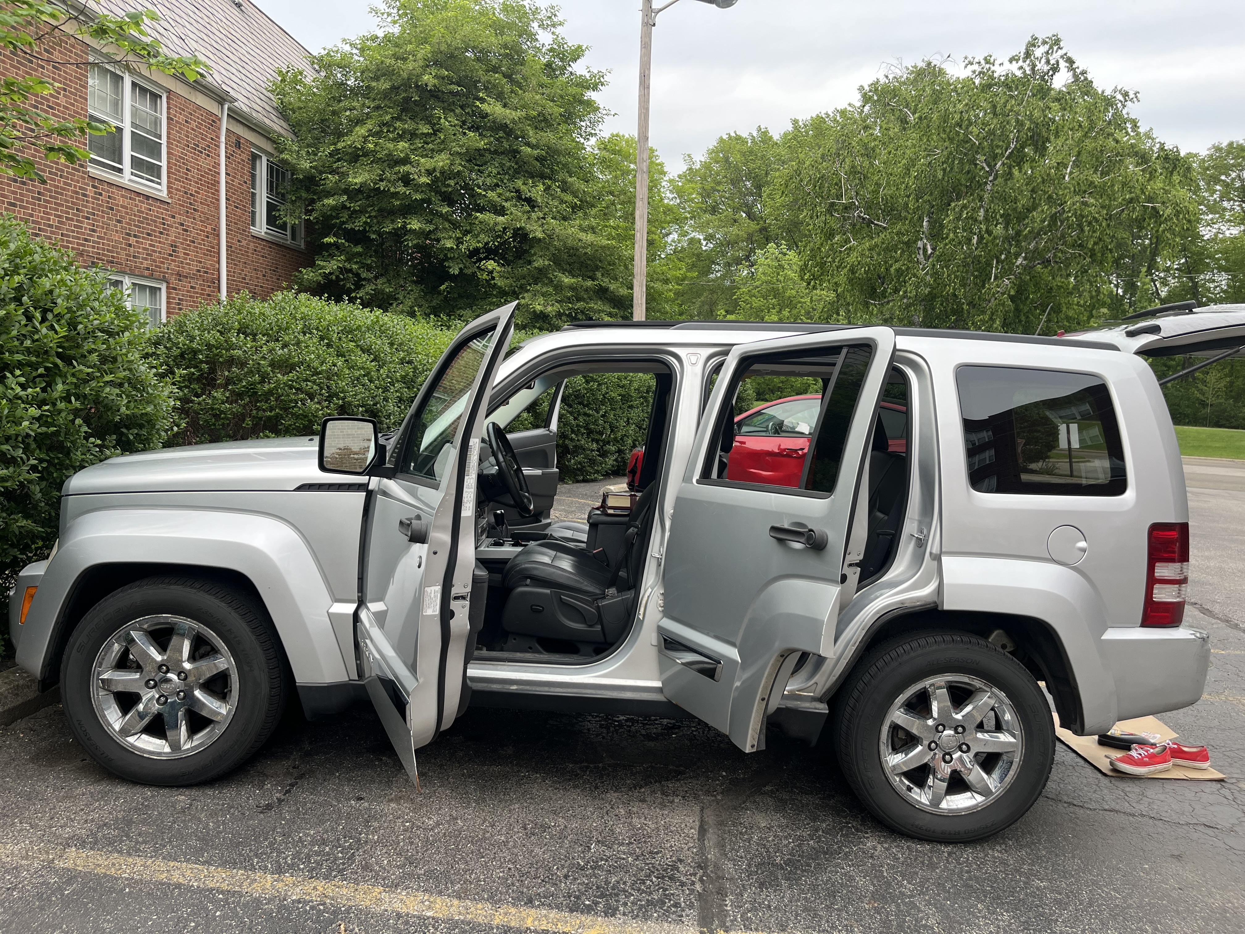 Used 2009 Jeep Liberty Limited w/ Premium Group II AWD/4WD image 9