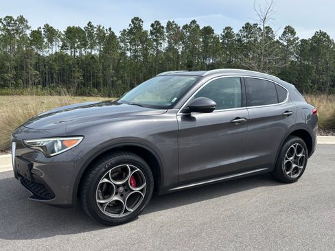 Used 2018 Alfa Romeo Stelvio AWD image 6