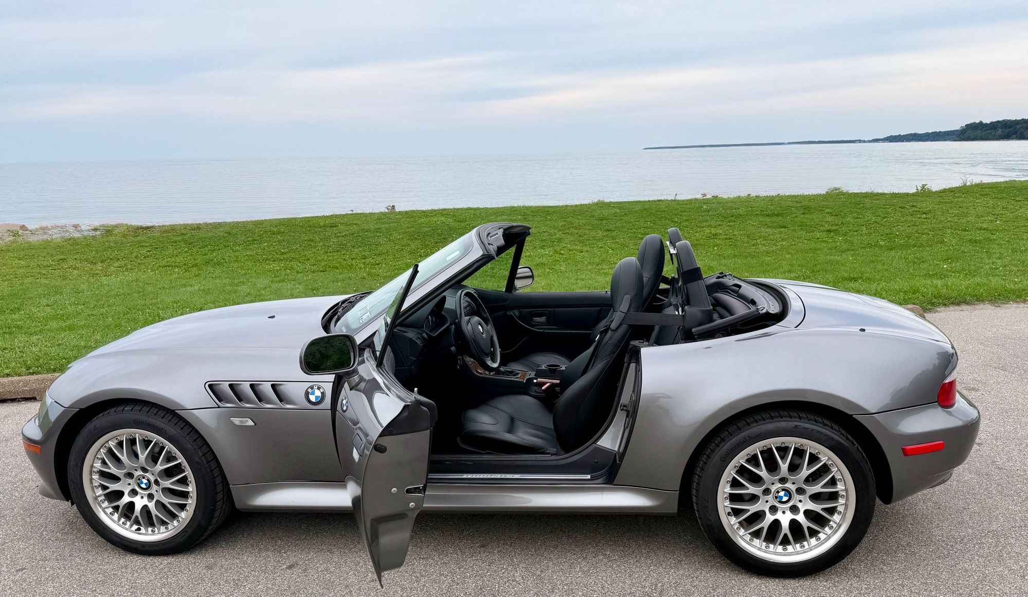 Used 2001 BMW Z3 3.0i RWD image 4
