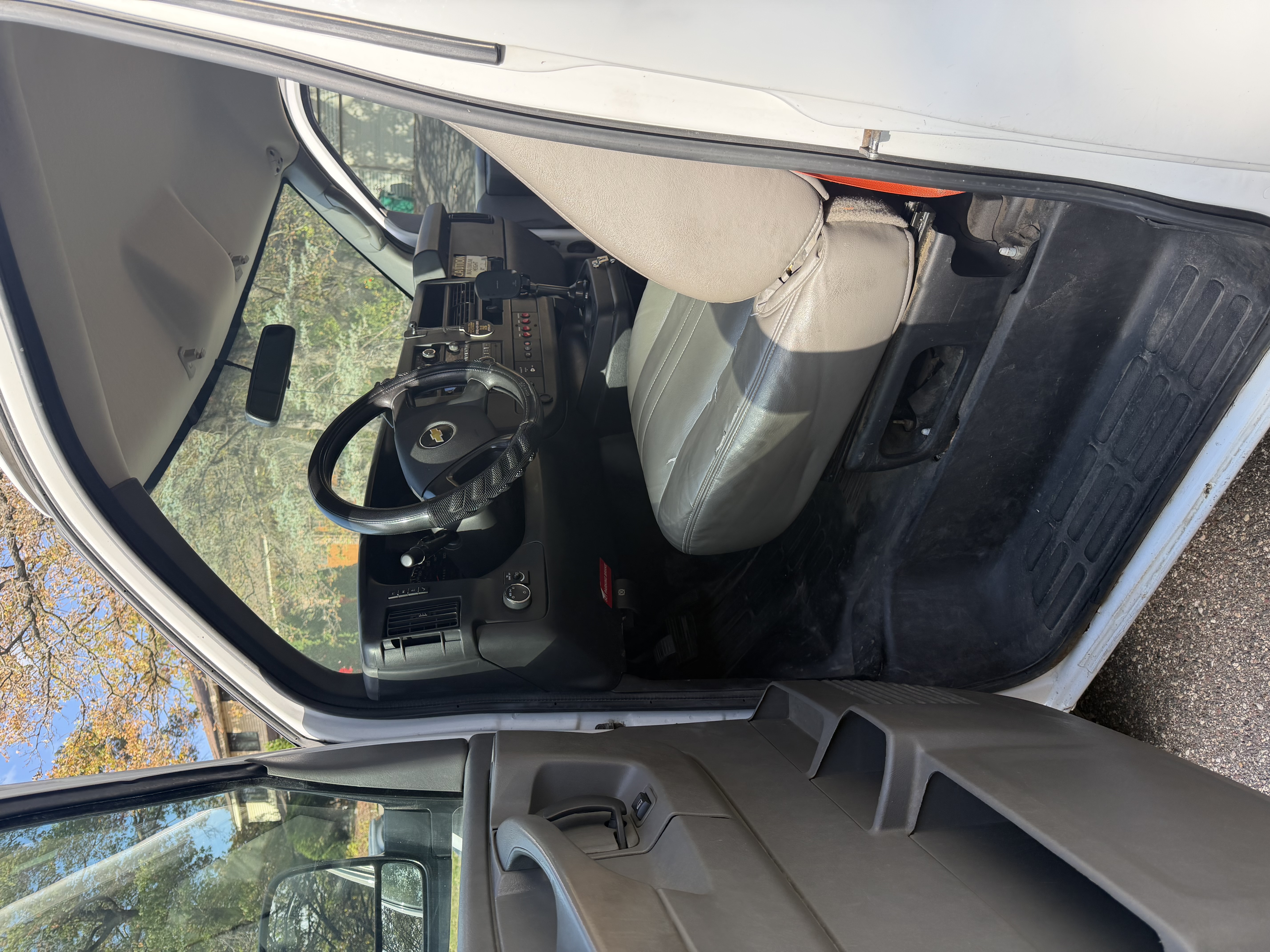 Used 2015 Chevrolet Express 2500 RWD image 14