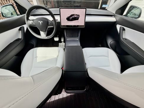 Used 2022 Tesla Model Y Performance image 18