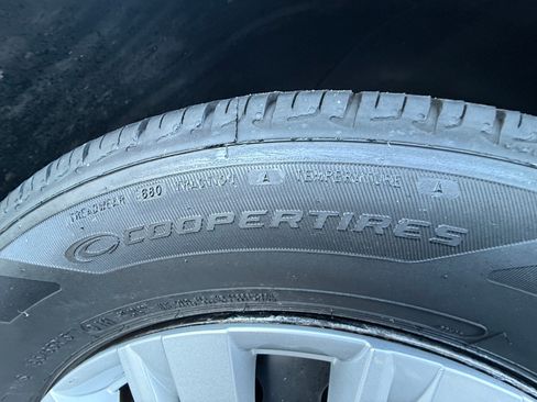 Used 2016 Hyundai Elantra SE image 13