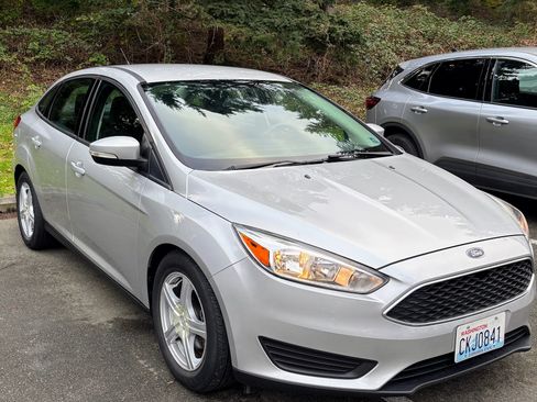 Used 2017 Ford Focus SE image 4