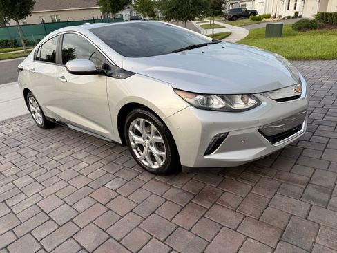 Used 2017 Chevrolet Volt Premier w/ Driver Confidence II Package FWD image 17