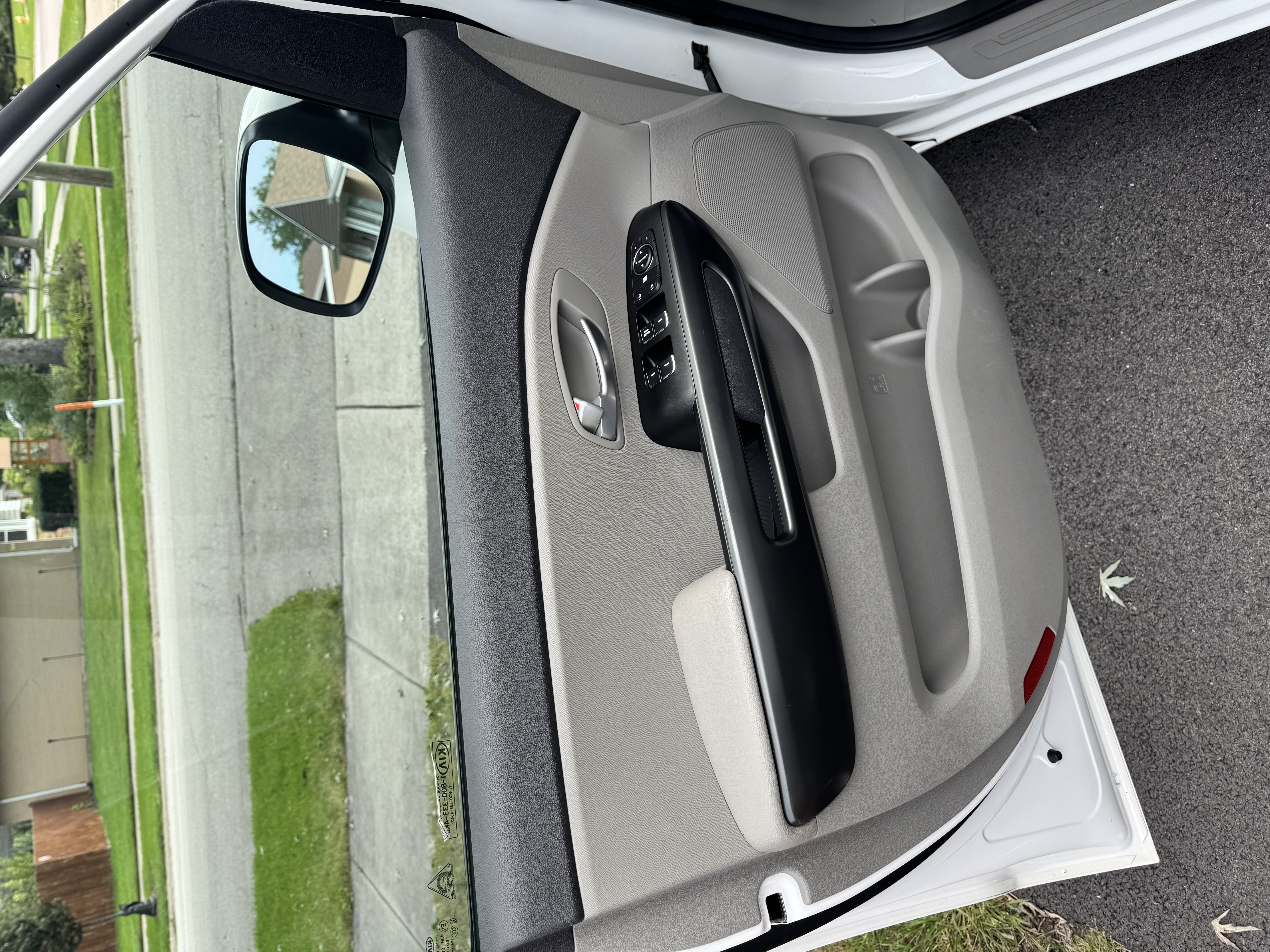 Used 2018 Kia Sedona L FWD image 11