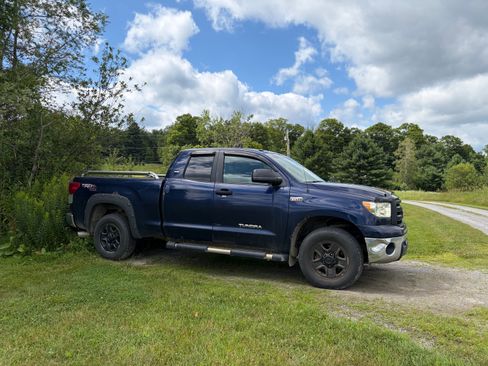 Used 2011 Toyota Tundra 4x4 Double Cab w/ Tow Pkg image 1