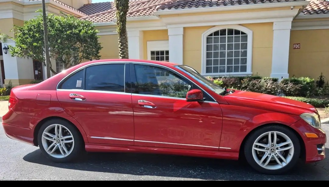 Used 2012 Mercedes-Benz C 250 Sedan image 2