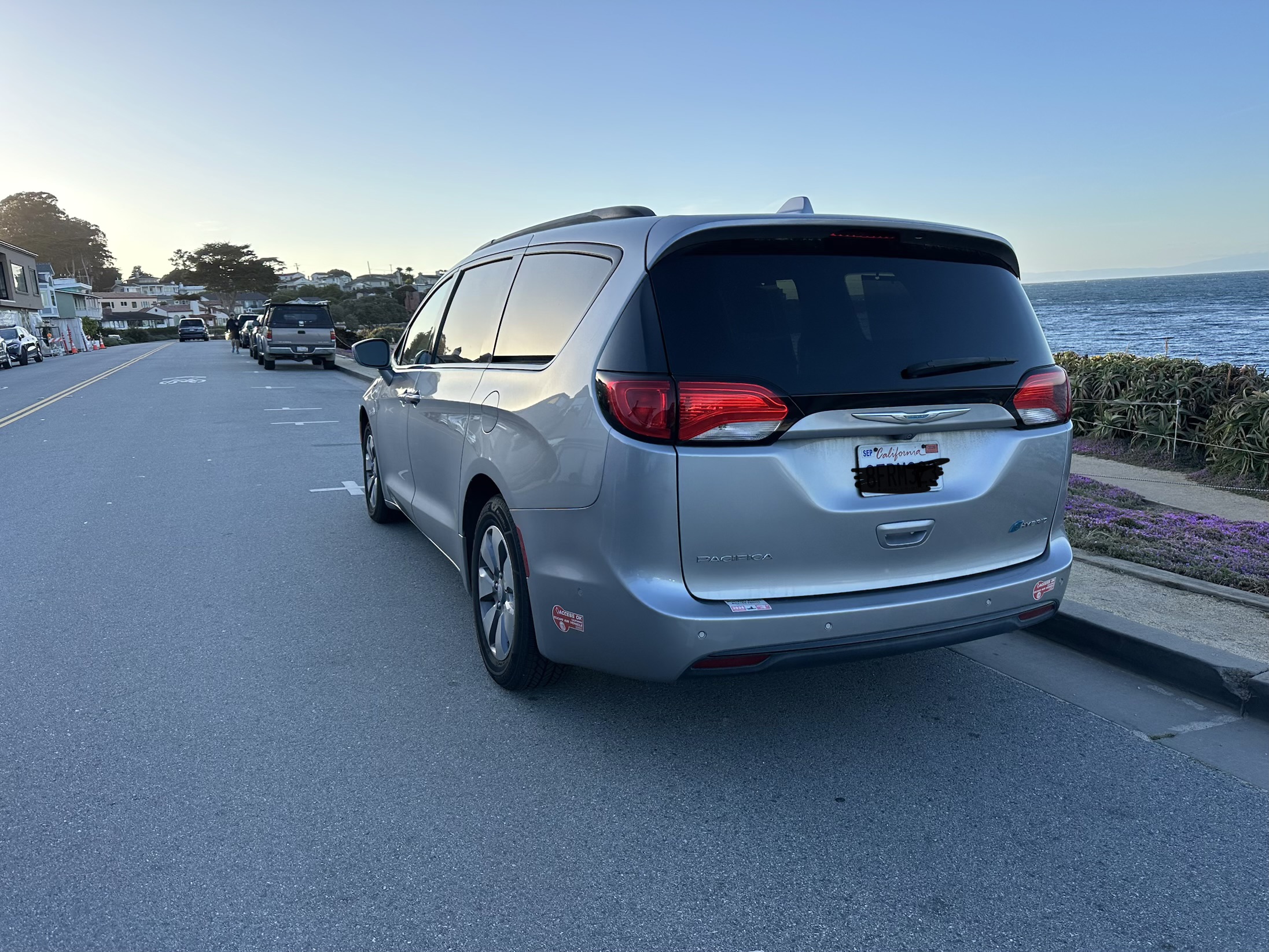 Used 2018 Chrysler Pacifica Limited w/ Advanced Safetytec Group FWD image 5