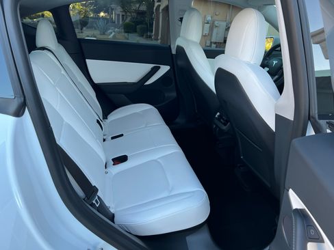 Used 2022 Tesla Model Y Performance AWD/4WD image 14