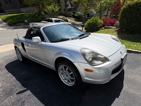 Used 2000 Toyota MR2 RWD image 12