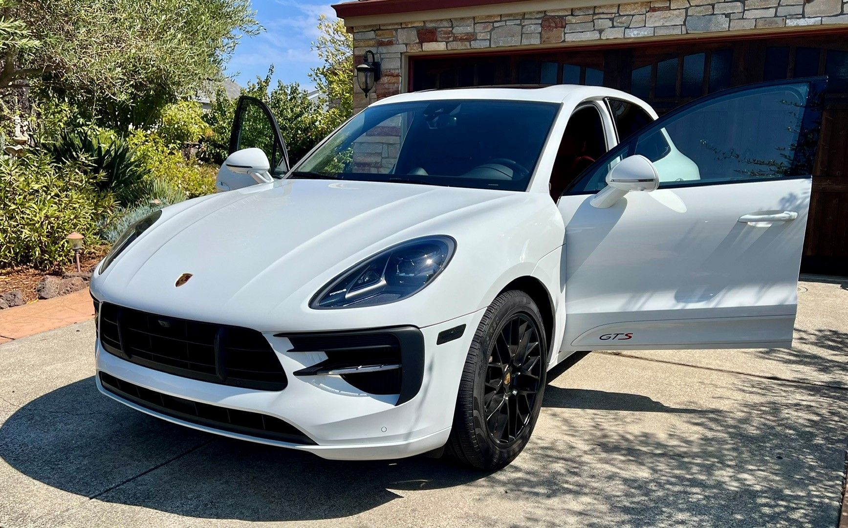 Used 2021 Porsche Macan GTS AWD/4WD image 1