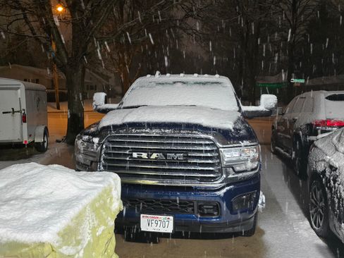 Used 2024 RAM 3500 Limited w/ Towing Technology Group image 2