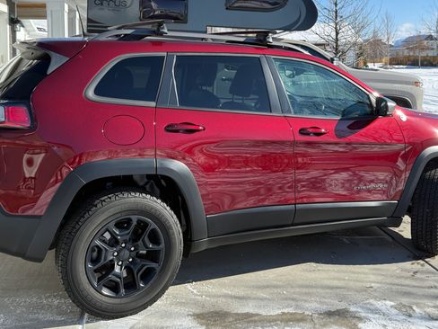 Used 2020 Jeep Cherokee Trailhawk image 16