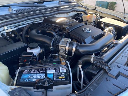 Used 2015 Nissan Frontier SV image 6