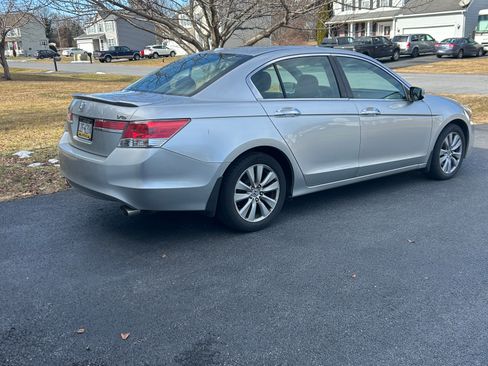 Used 2011 Honda Accord EX-L image 2