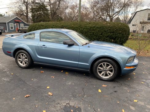 Used 2005 Ford Mustang Coupe image 1