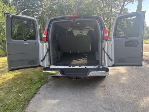 Used 2012 GMC Savana 1500 LT w/ LT Preferred Equipment Group AWD/4WD image 9