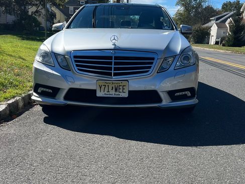 Used 2011 Mercedes-Benz E 350 4MATIC Sedan image 2
