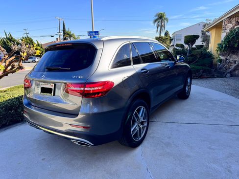 Used 2018 Mercedes-Benz GLC 300 4MATIC image 2
