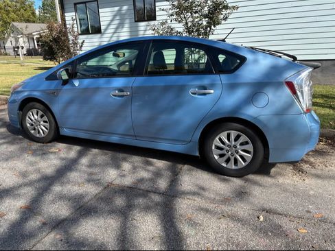 Used 2012 Toyota Prius Plug-In Hybrid image 1
