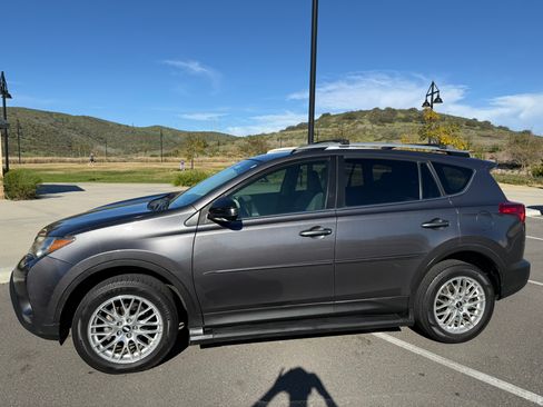 Used 2013 Toyota RAV4 LE image 4