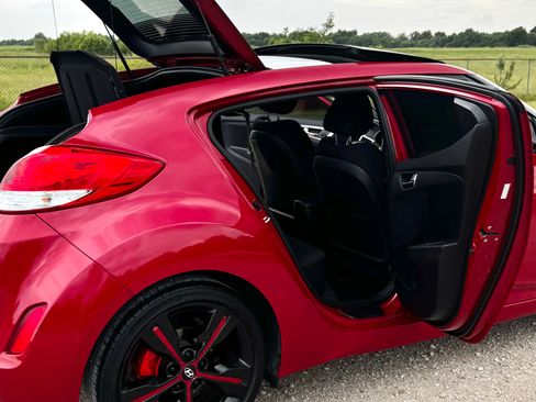 Used 2017 Hyundai Veloster Value Edition FWD image 24