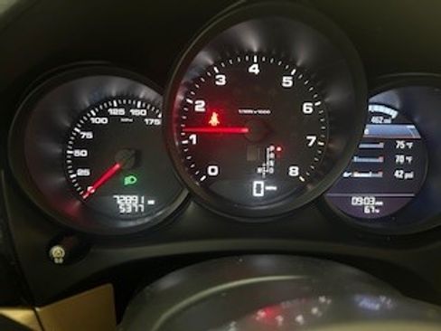 Used 2018 Porsche Macan Sport Edition image 1