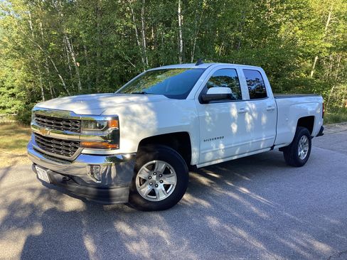 Used 2018 Chevrolet Silverado 1500 LT w/ All Star Edition AWD/4WD image 2