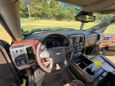 Used 2018 Chevrolet Silverado 1500 High Country image 21