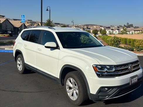 Used 2018 Volkswagen Atlas SE FWD image 2