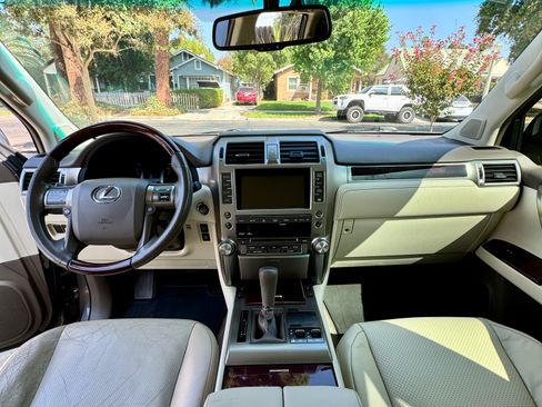 Used 2011 Lexus GX 460 image 14