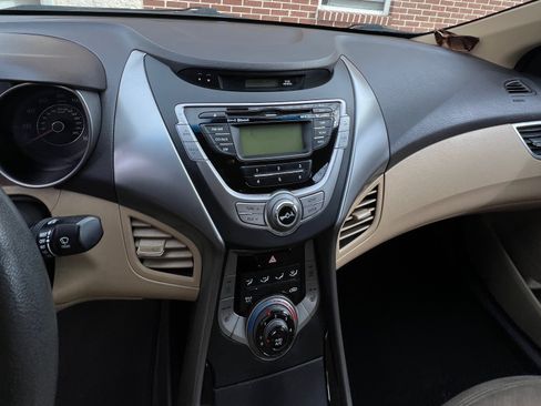 Used 2013 Hyundai Elantra GLS w/ Preferred Pkg image 9