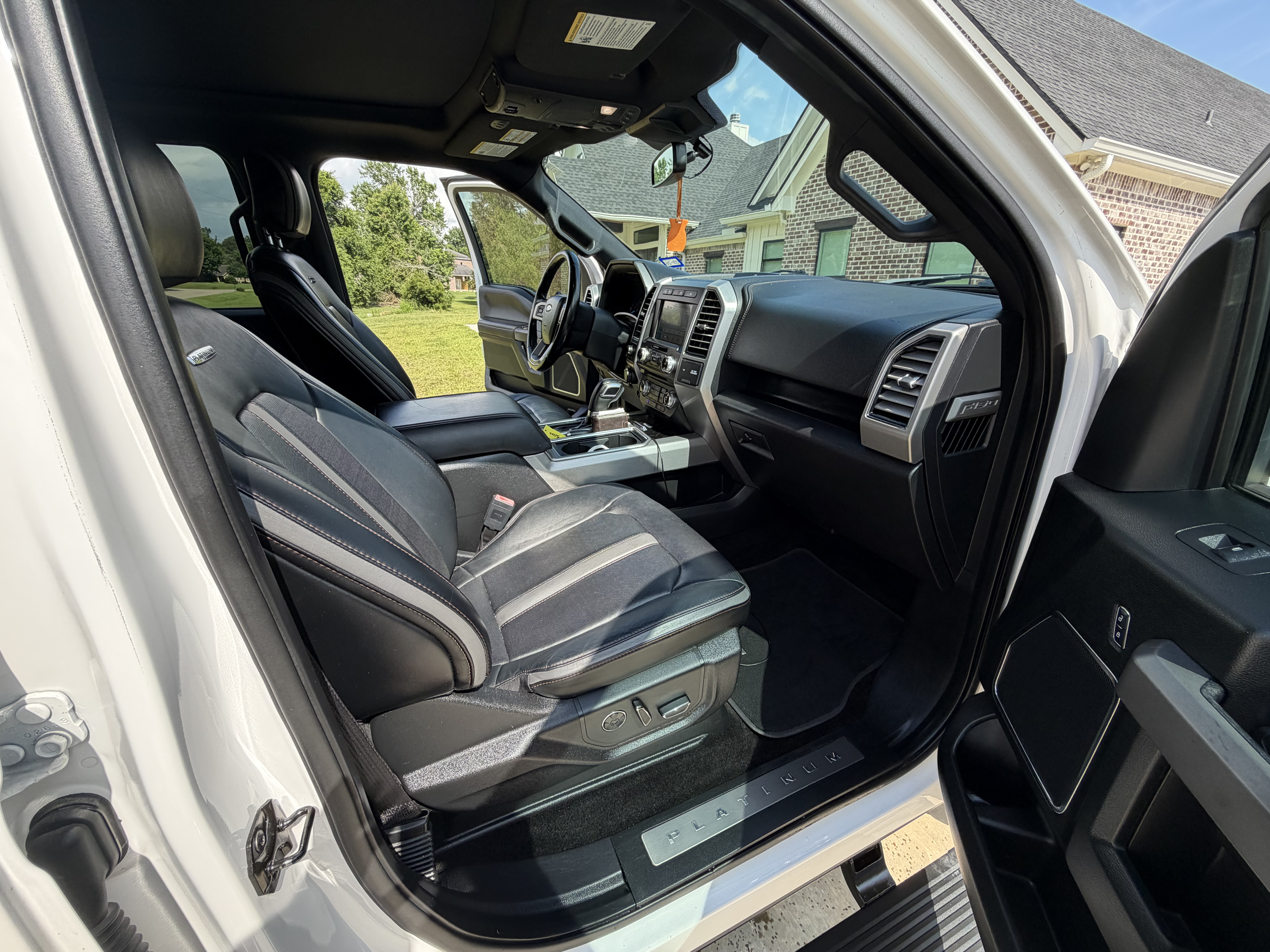 Used 2018 Ford F150 Platinum w/ Equipment Group 701A Luxury AWD/4WD image 9