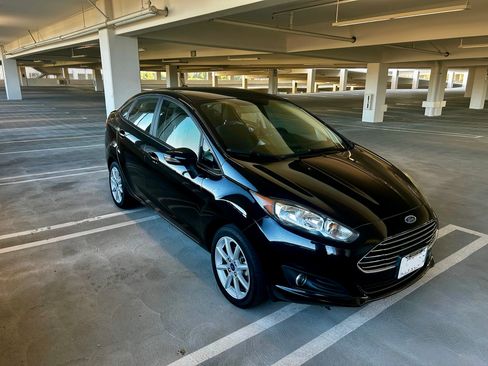Used 2016 Ford Fiesta SE w/ Equipment Group 201A FWD image 1