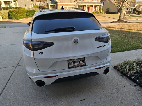 Used 2021 Alfa Romeo Stelvio Ti Sport image 2