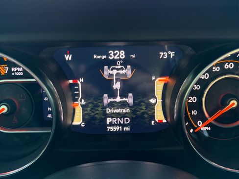 Used 2019 Jeep Wrangler Unlimited Sahara AWD/4WD image 17