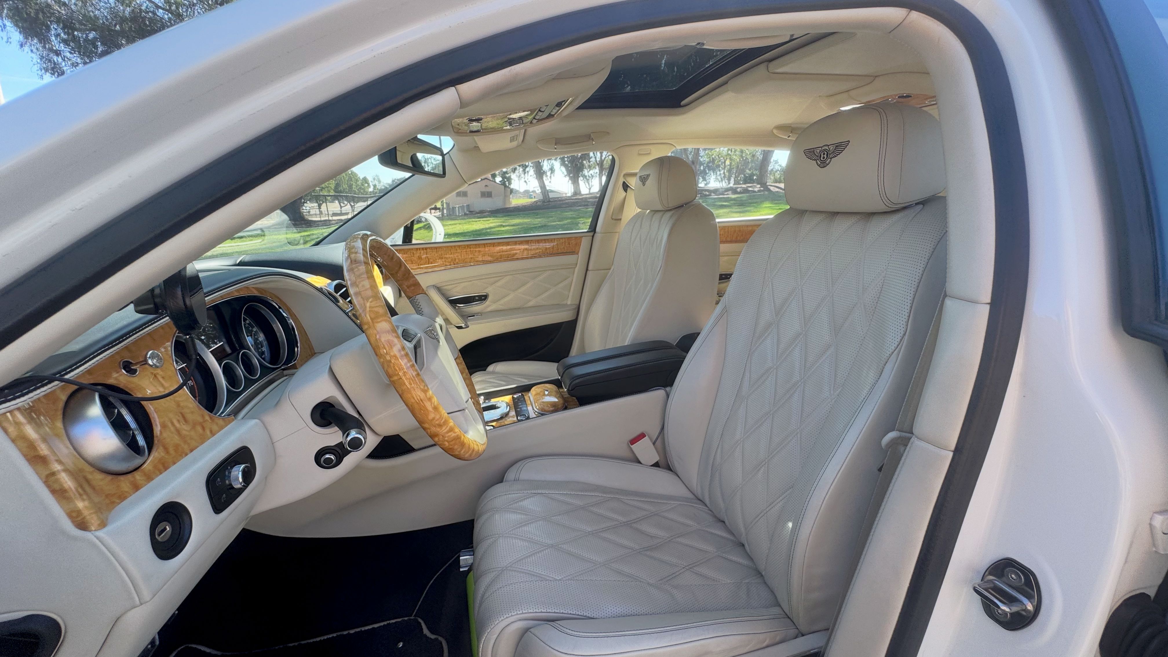 Used 2014 Bentley Flying Spur W12 AWD/4WD image 2