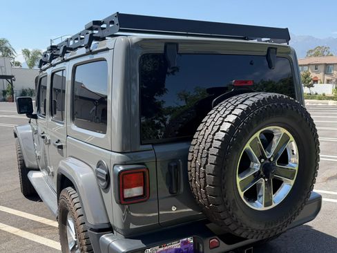 Used 2018 Jeep Wrangler Unlimited Sahara AWD/4WD image 4