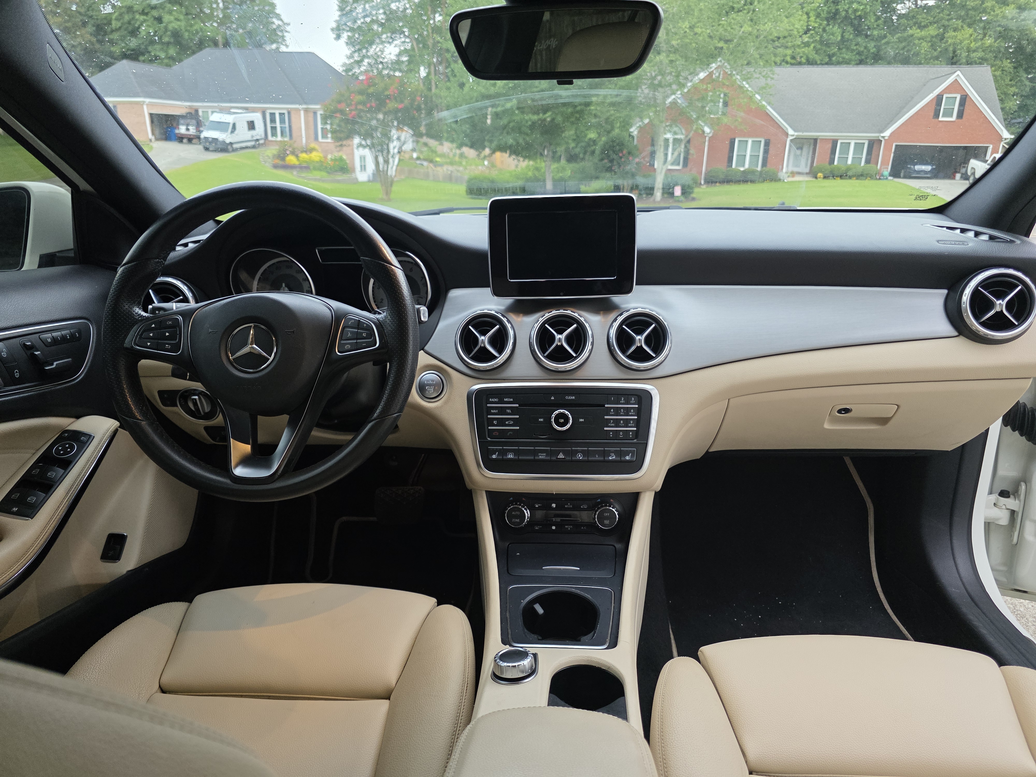 Used 2017 Mercedes-Benz GLA 250 4MATIC image 8