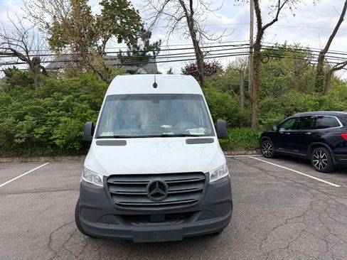 Used 2022 Mercedes-Benz Sprinter 2500 image 1