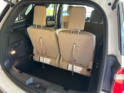 Used 2016 Ford Explorer XLT w/ Equipment Group 202A FWD image 12