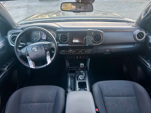 Used 2019 Toyota Tacoma TRD Off-Road w/ Technology Package AWD/4WD image 9