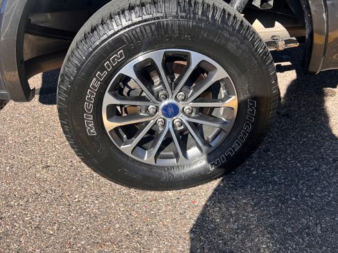 Used 2019 Ford F150 XLT w/ Equipment Group 302A Luxury image 12