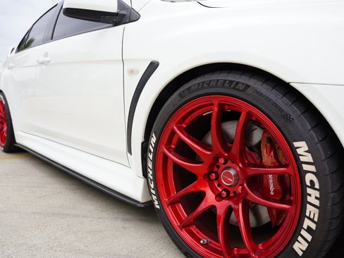 Used 2010 Mitsubishi Lancer Evolution GSR image 4