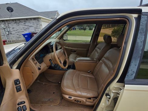 Used 1996 Ford Explorer 2WD 4-Door image 8
