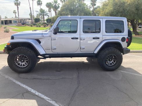 Used 2020 Jeep Wrangler Unlimited Sahara w/ Uconnect 4C Nav & Sound Group image 11