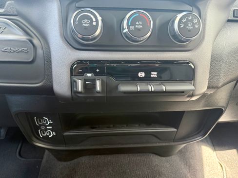 Used 2024 RAM 2500 Big Horn AWD/4WD image 21