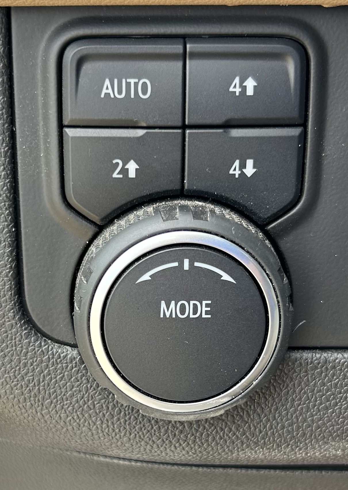 Used 2022 Chevrolet Suburban Premier w/ Premium Package 2 AWD/4WD image 17