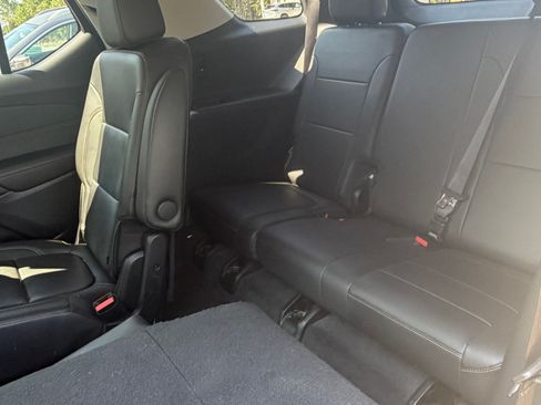 Used 2021 Chevrolet Traverse LT FWD image 10