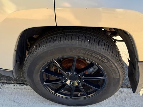 Used 2009 Jeep Liberty Limited w/ Premium Group II image 6